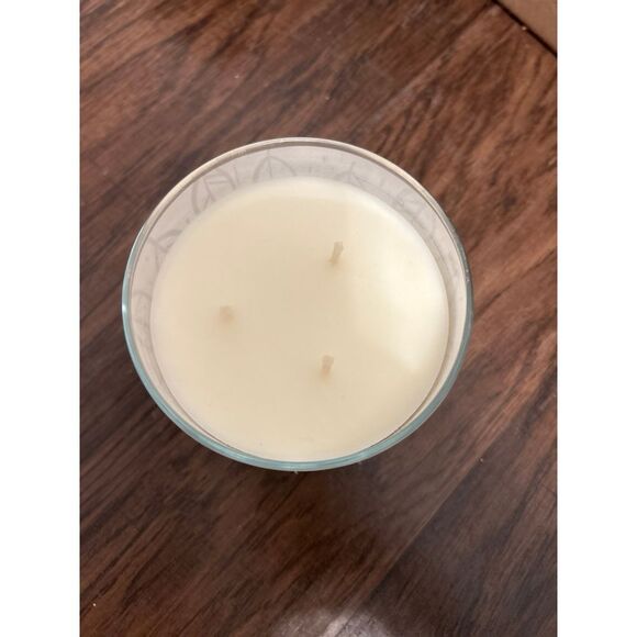 Candle‎ - Picture 3 of 4